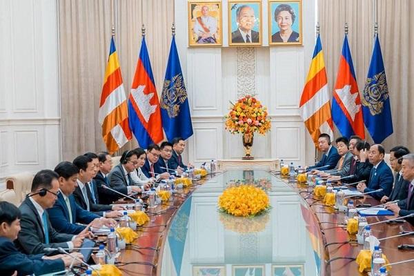 洪玛耐总理会见中国企业代表团