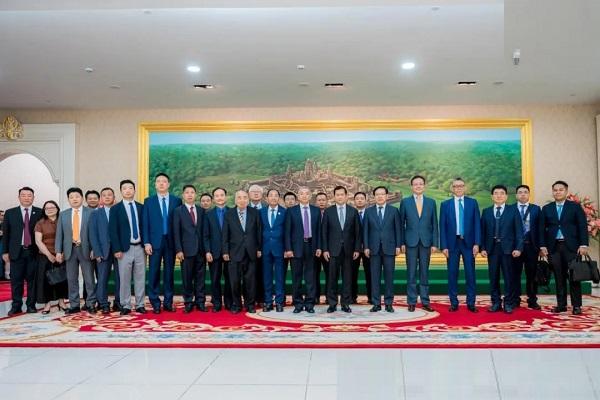 柬中（青岛）商务中心组织企业到柬埔寨考察