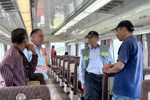 Kiha-182和183系列火车载客车厢成功试运行