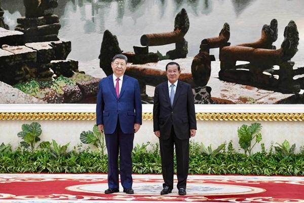 中国国家主席习近平宣布支持柬埔寨的发展事业