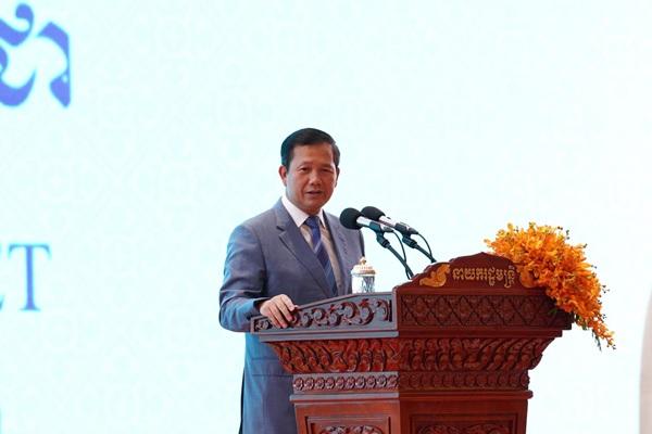 洪马内亲王积极鼓励外国投资者选择柬埔寨投资