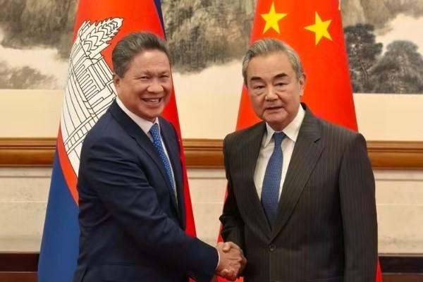 王毅与柬埔寨副首相孙占托会面，表态中方对柬主权维护立场