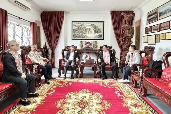 广东省贸促会会长陈小锋调研驻柬埔寨经贸代表处