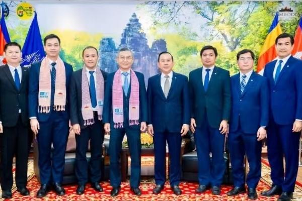 东方银行承诺深化与柬旅游部合作