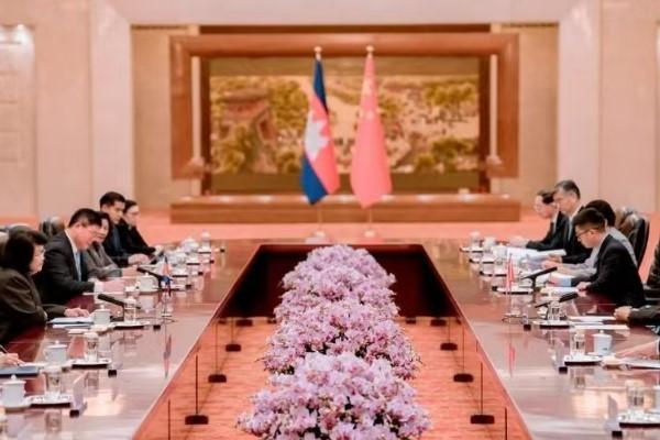 赵乐际会见柬埔寨国会主席坤淑达薇