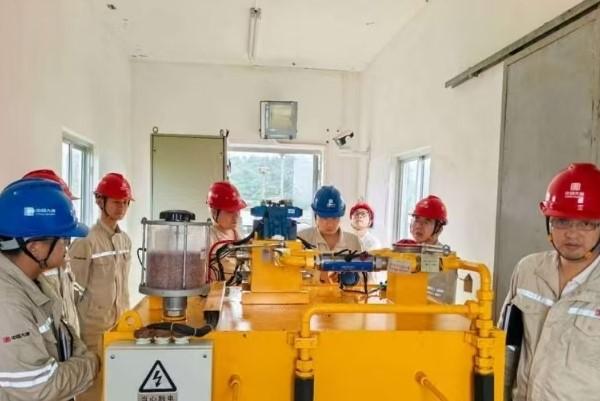 大唐东投柬水柬网公司护航柬埔寨佳节