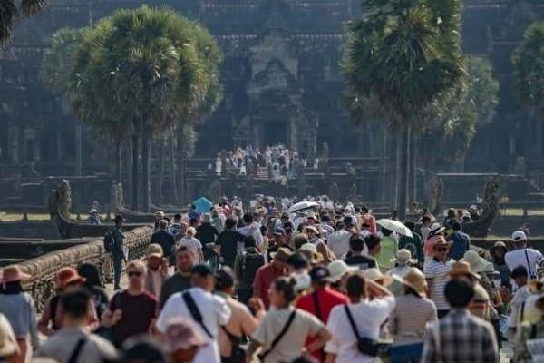  洪玛耐特批中国游客来柬免签