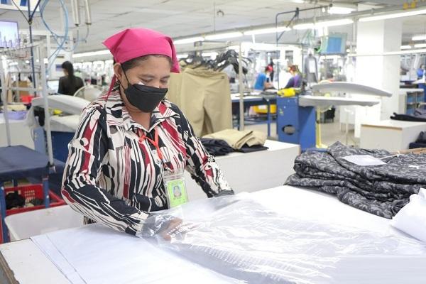 出口动能强劲：前11月柬埔寨服装鞋类及旅行用品出口增长16.9%