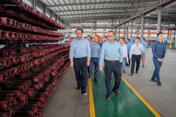 西港投资促进工作组深入视察工业项目