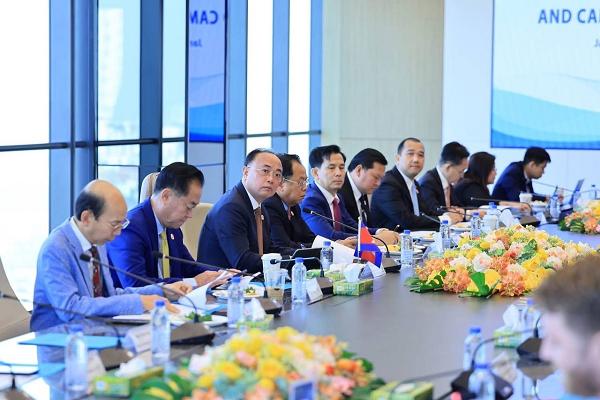 美国总商会代表团看好柬埔寨多元化投资机遇