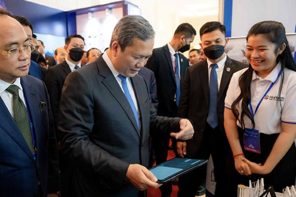 ​柬埔寨拟打造“高棉品牌”平板电脑