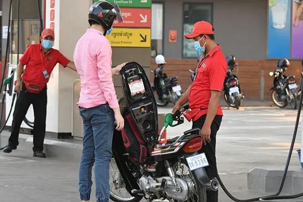 中东战争如何影响柬埔寨经济？