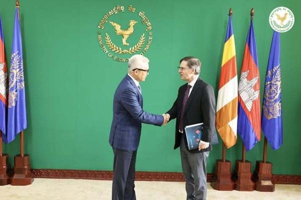 财经部长：全球不确定性加剧，柬埔寨经济面临冲击