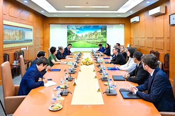 国家银行与世行共商经济可持续增长方针