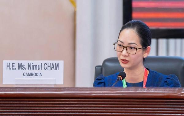 占妮莫率团赴喀麦隆贸易论坛并主持EIF启动仪式