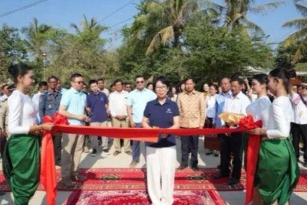 中柬友好路通车！丝路心相通活动在茶胶省举行