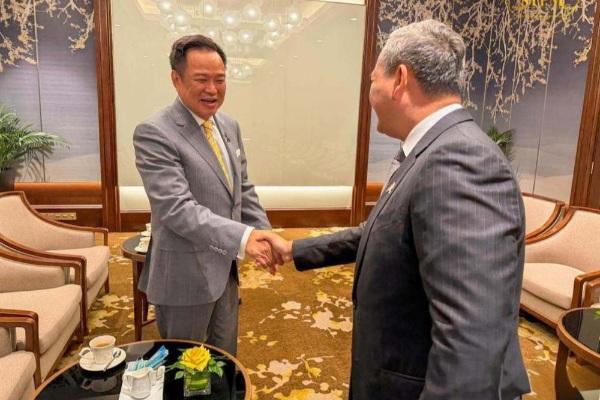 洪玛耐在河内会见泰国首相阿努廷