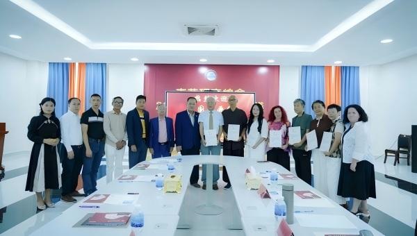 中国书画家代表团到访柬华理事总会 共促柬中文化交流