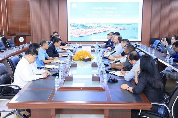柬美商会代表团走访西港自治港挖掘物流领域投资合作潜力