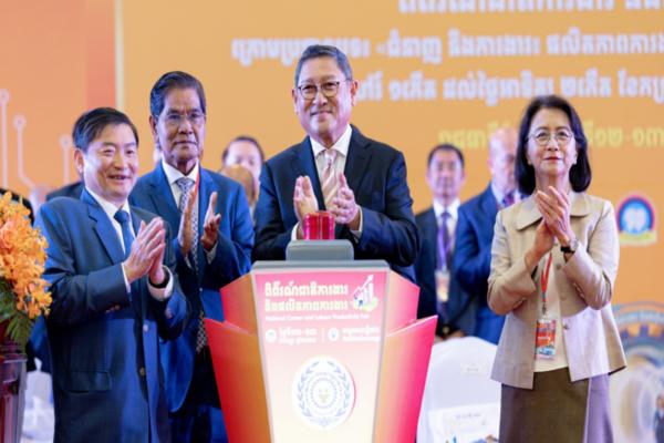 2026全国职业博览会顺利举办释放近3.5万个就业岗位